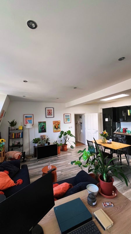 Room Ferndale Road in Greater London