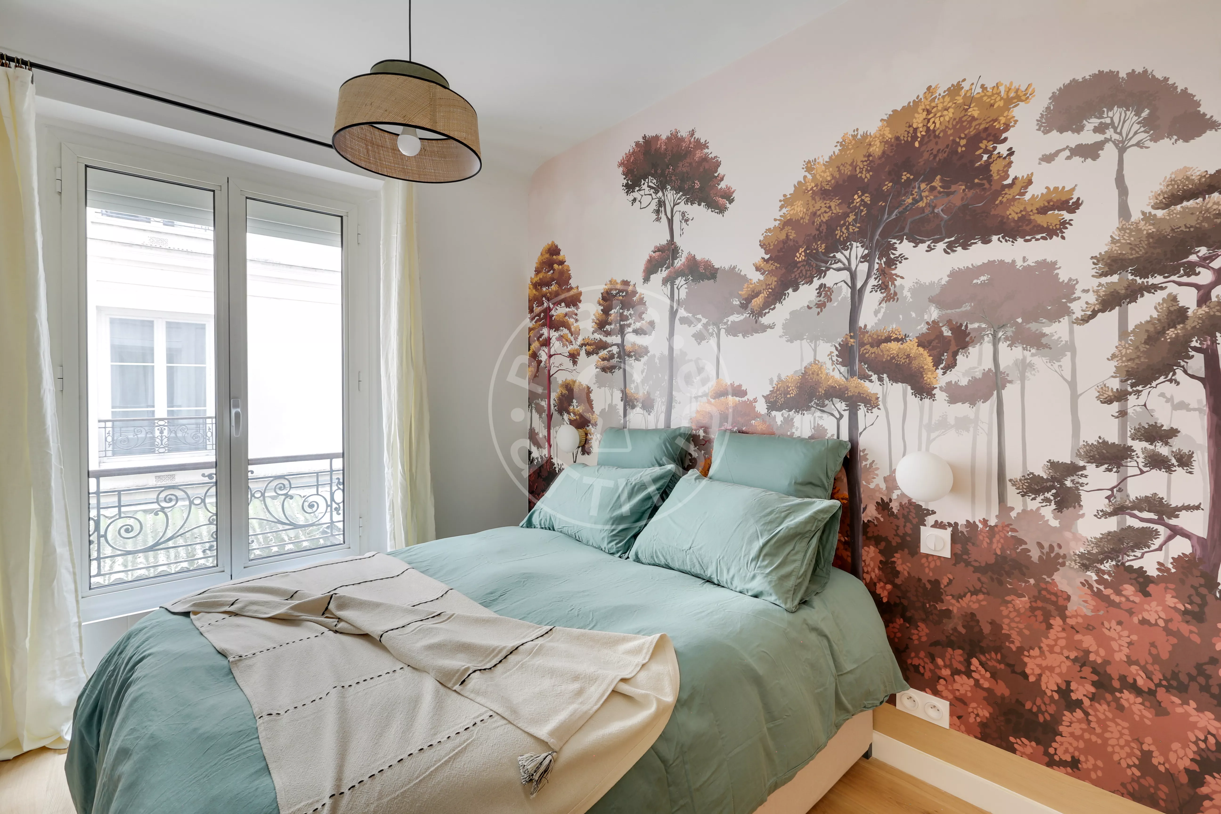 Flat Rue Ruhmkorff in Paris