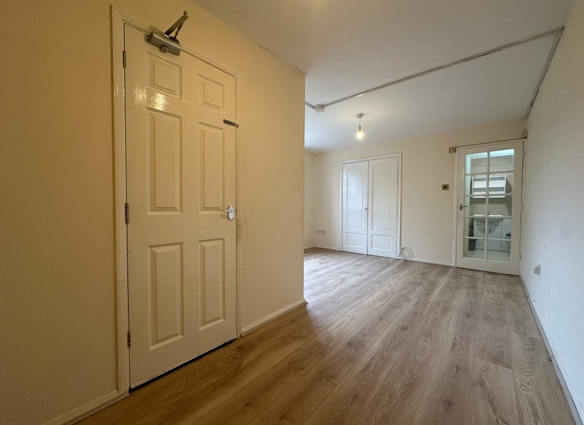 Flat Parsonage Road in Grays