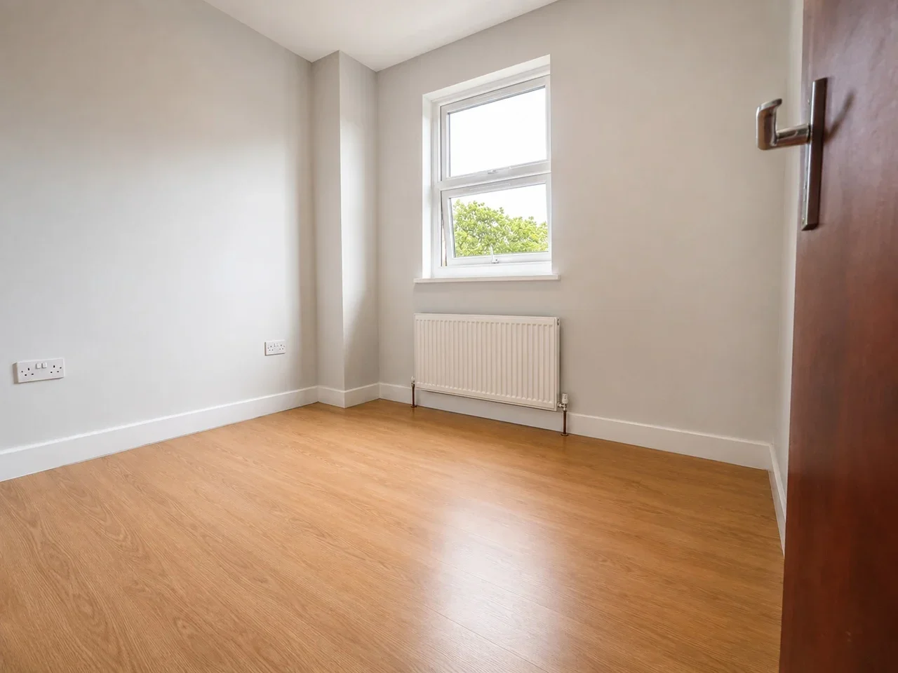 Flat Horsenden Lane North in Greater London