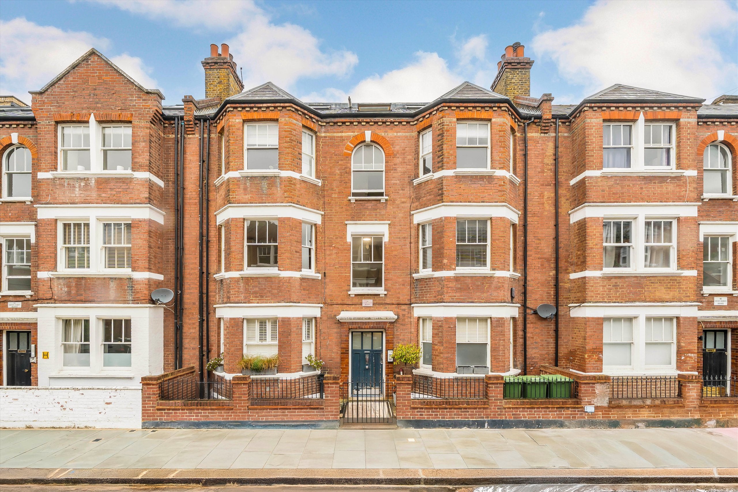Flat Vera Road in Greater London