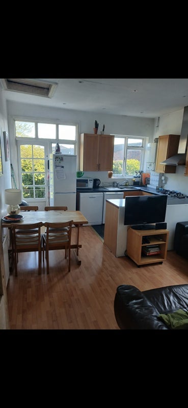 Flat Oakmead Road in Greater London