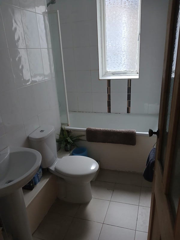 Flat Oakmead Road in Greater London