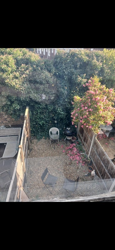 Flat Oakmead Road in Greater London