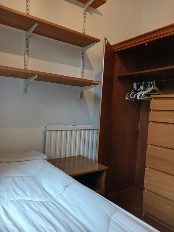 Flat Oakmead Road in Greater London