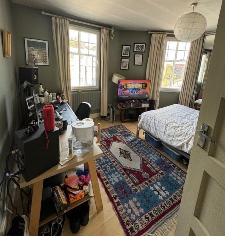 Room Well Street in Greater London