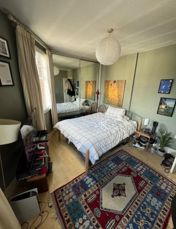 Room Well Street in Greater London