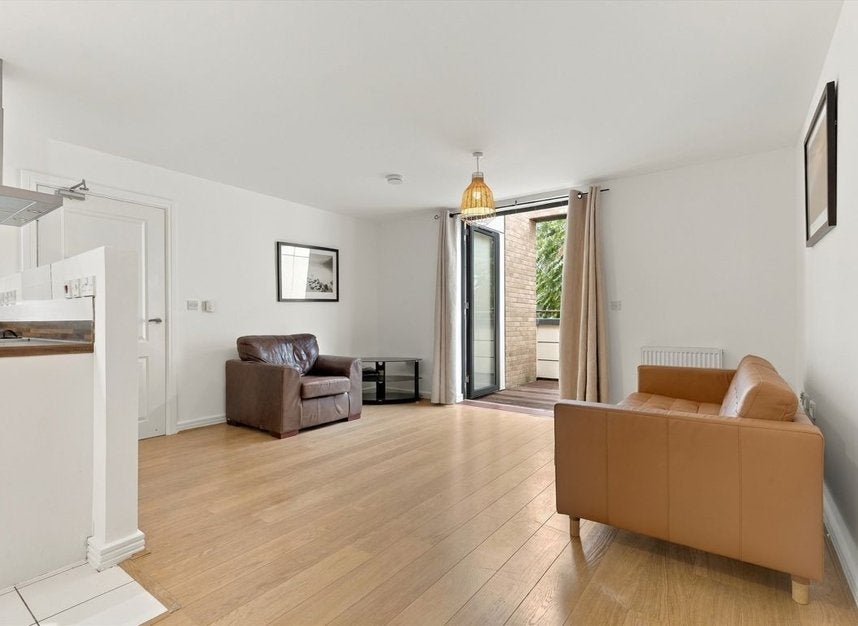Flat Annabel Close in Greater London