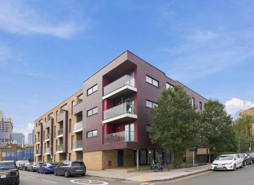 Flat Annabel Close in Greater London