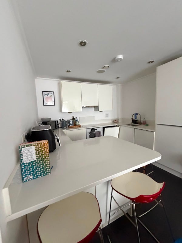 Room Magdalen Road in Greater London