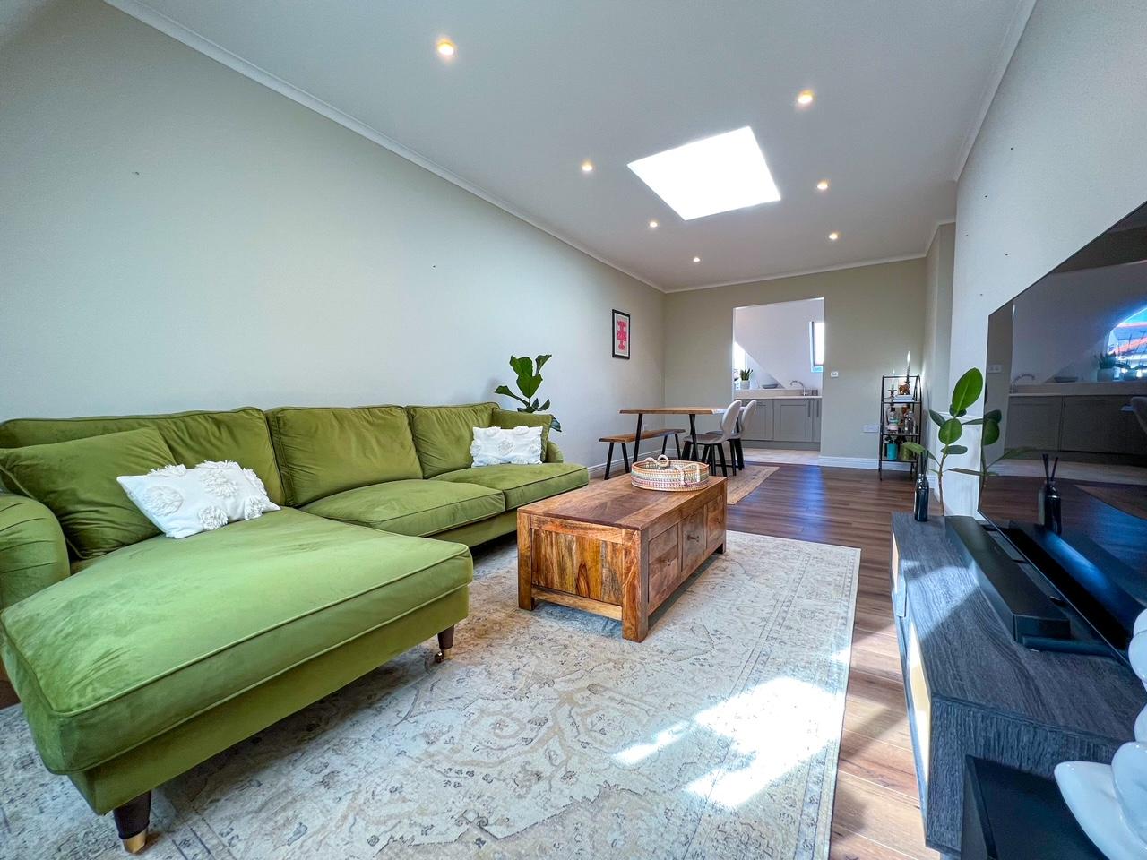 Flat Walton Road in Elmbridge