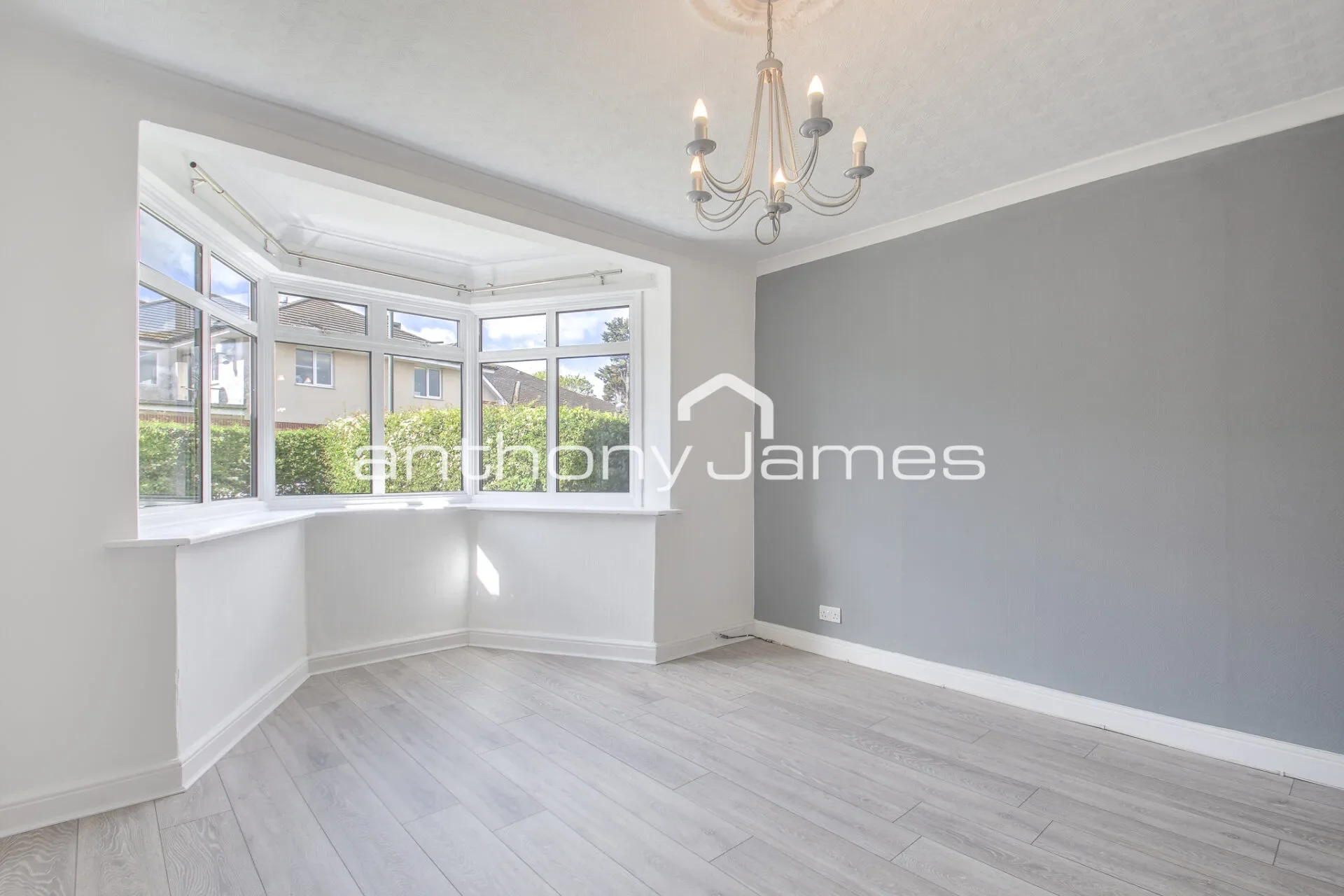 House Dovedale Close in Greater London
