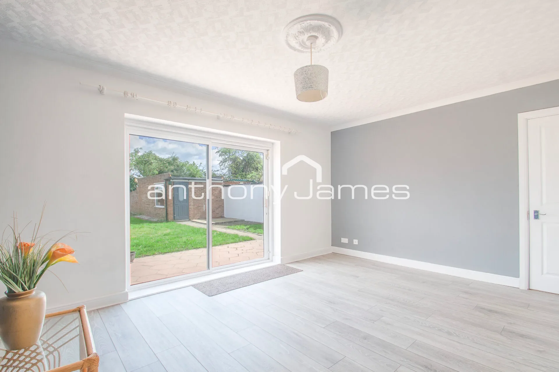 House Dovedale Close in Greater London