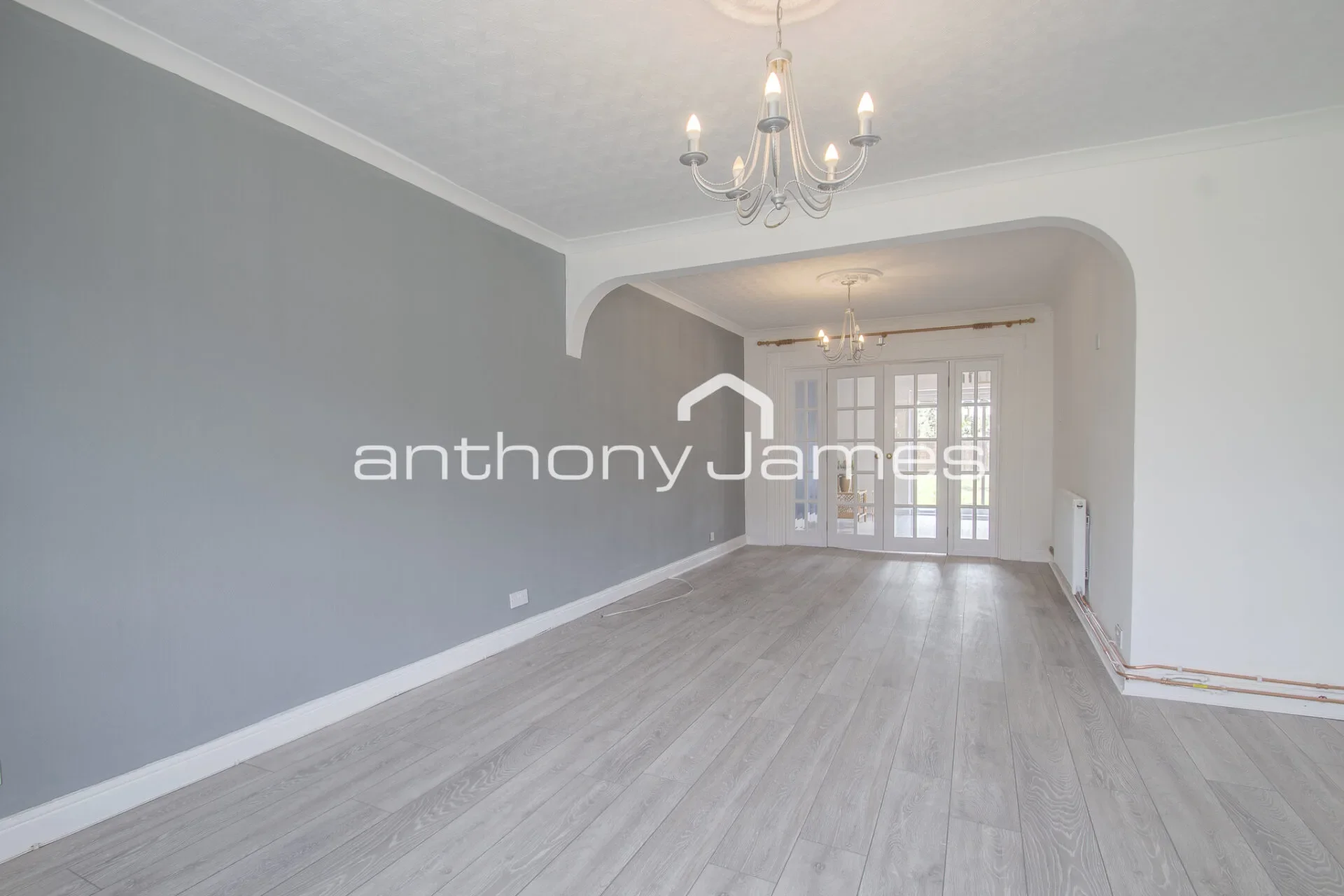 House Dovedale Close in Greater London
