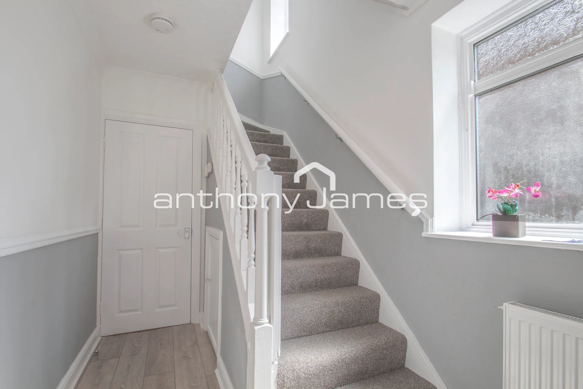 House Dovedale Close in Greater London