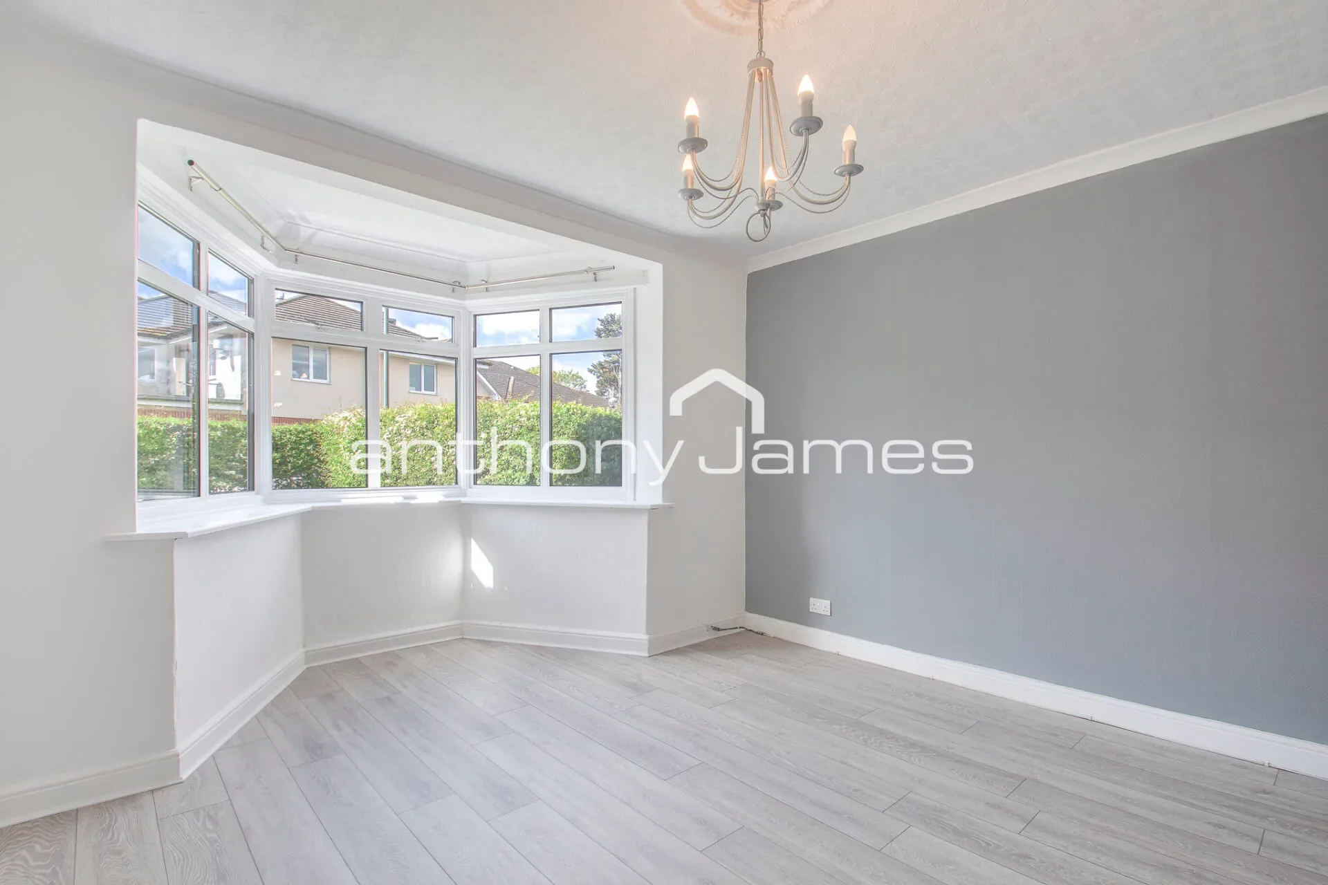House Dovedale Close in Greater London