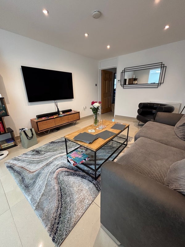 Room Walton Close in Greater London