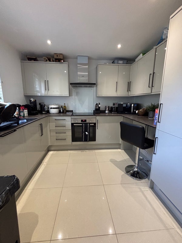 Room Walton Close in Greater London