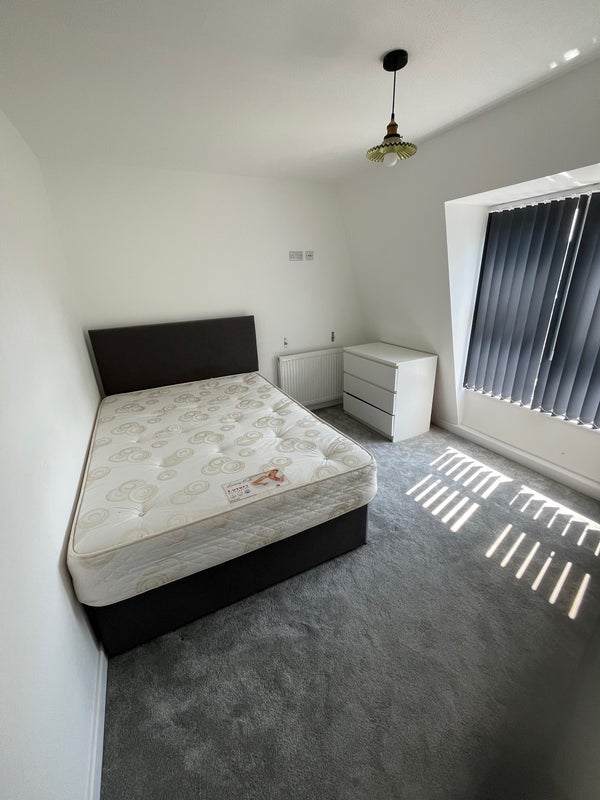 Room Walton Close in Greater London