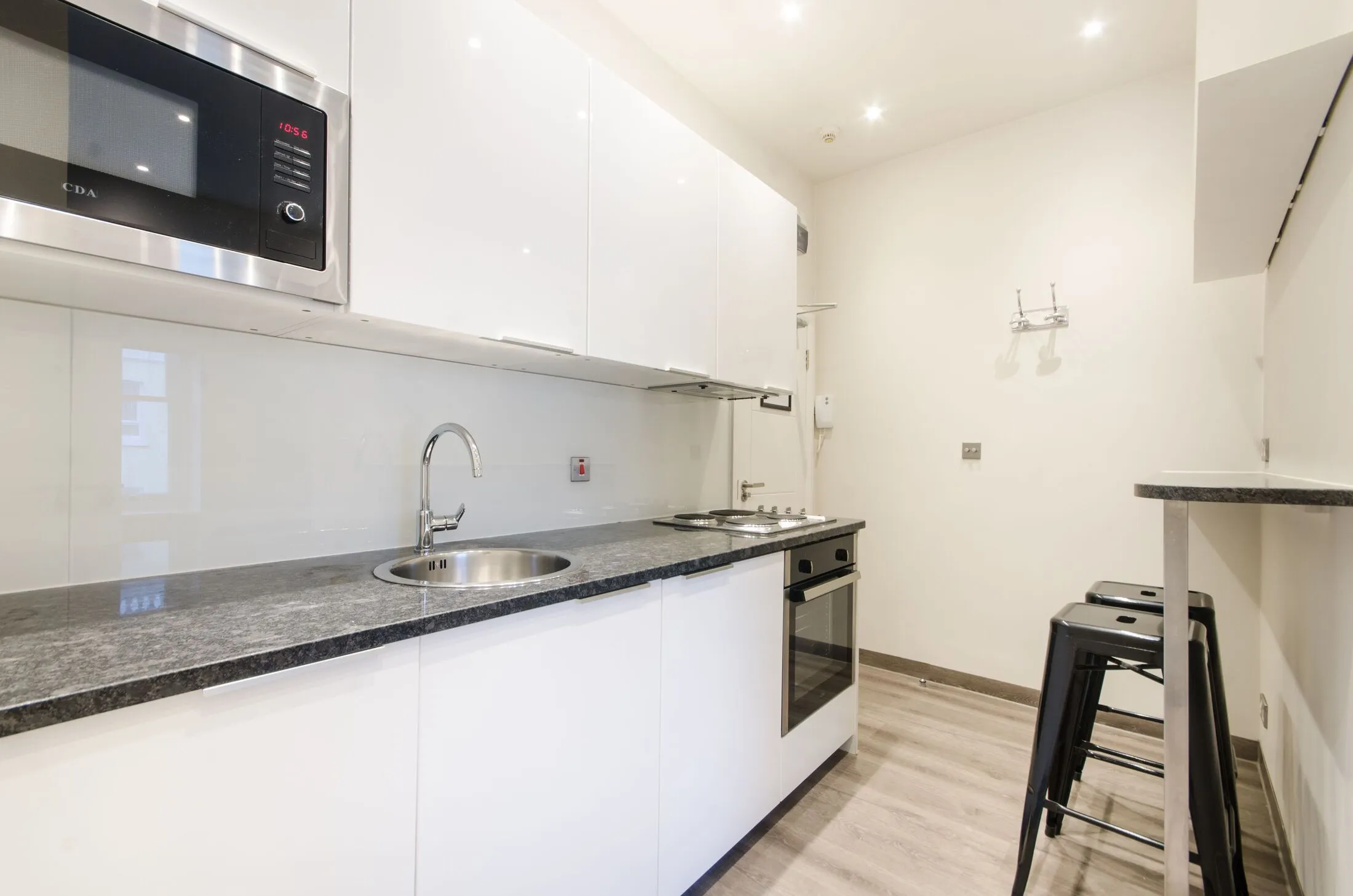 Flat Penywern Road in Greater London