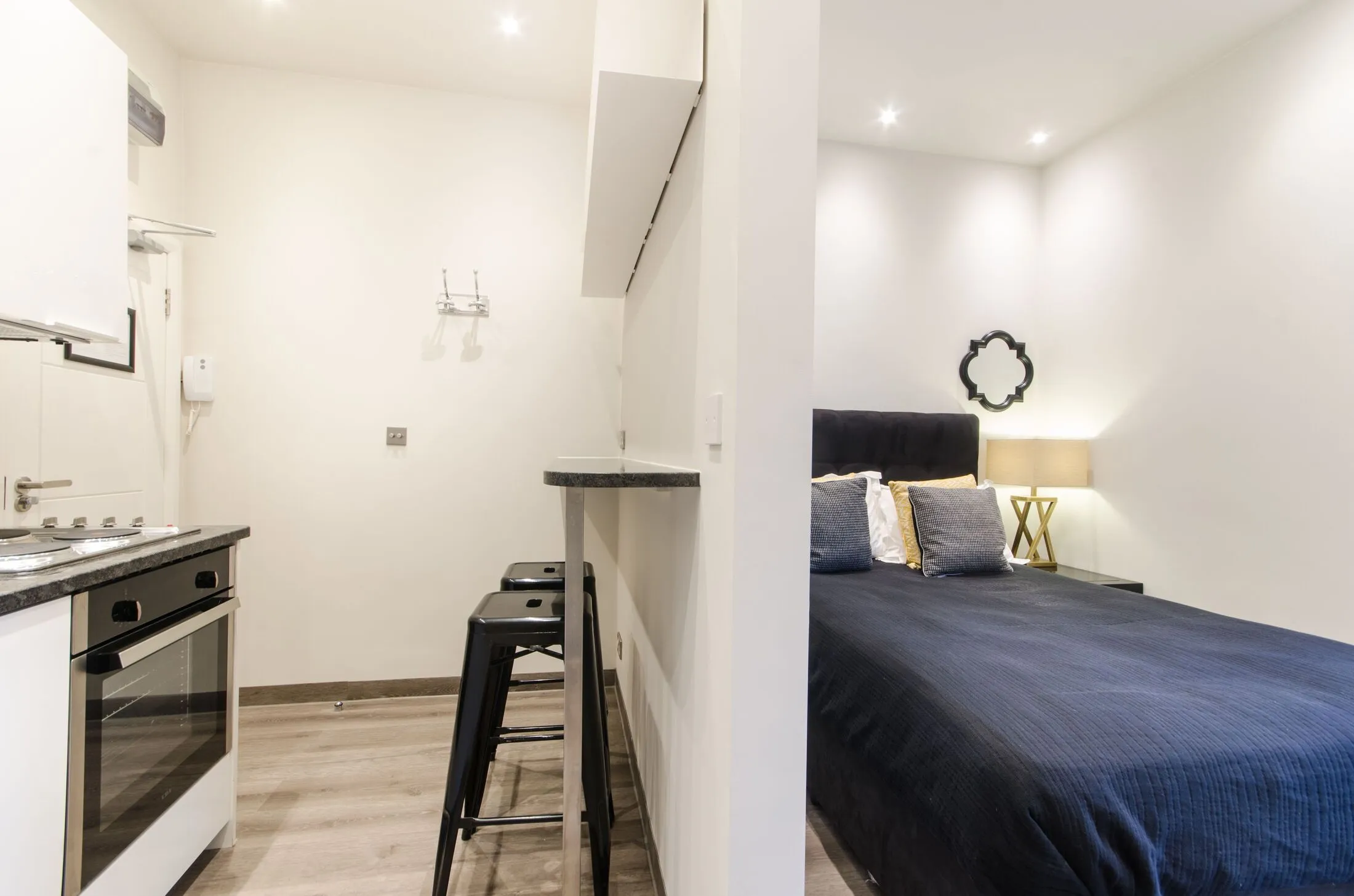 Flat Penywern Road in Greater London