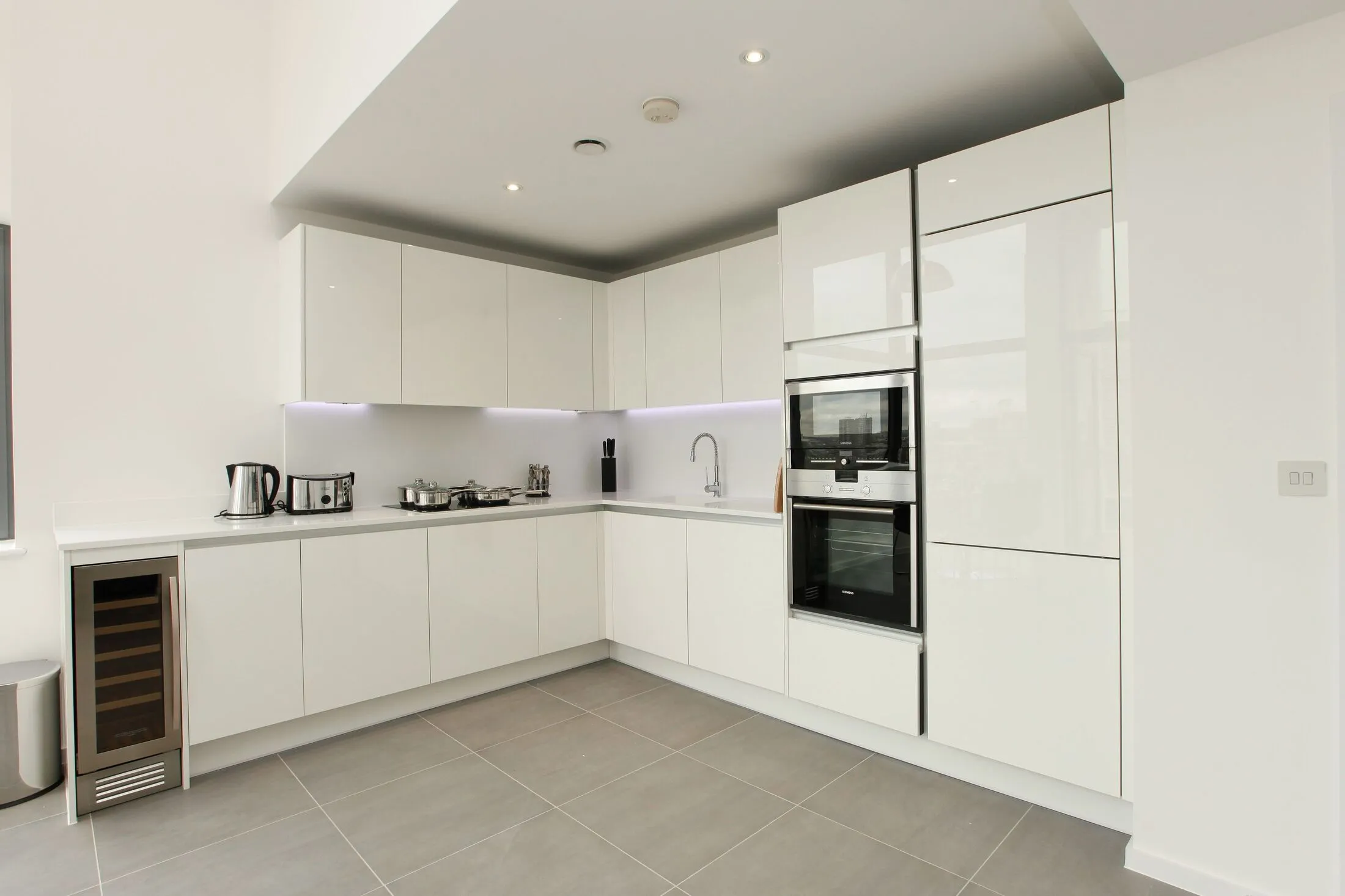 Flat Manciple Street in Greater London