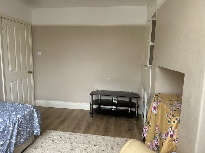 Room Locking Road in Weston-super-Mare