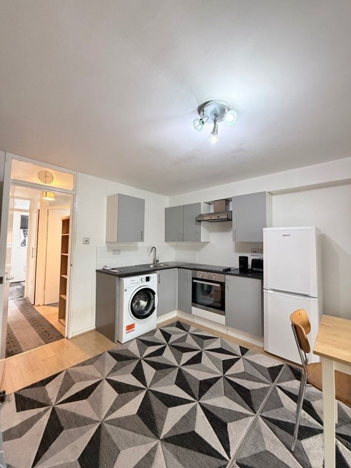 Flat Radlett Close in Greater London