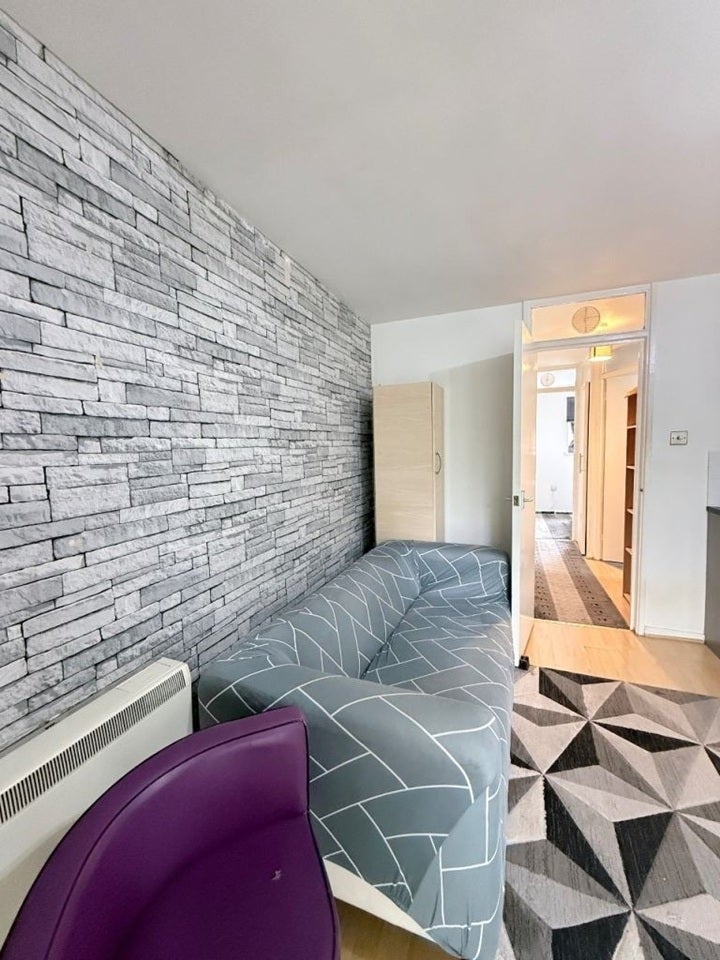Flat Radlett Close in Greater London