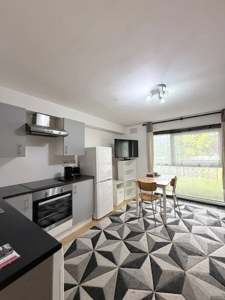 Flat Radlett Close in Greater London