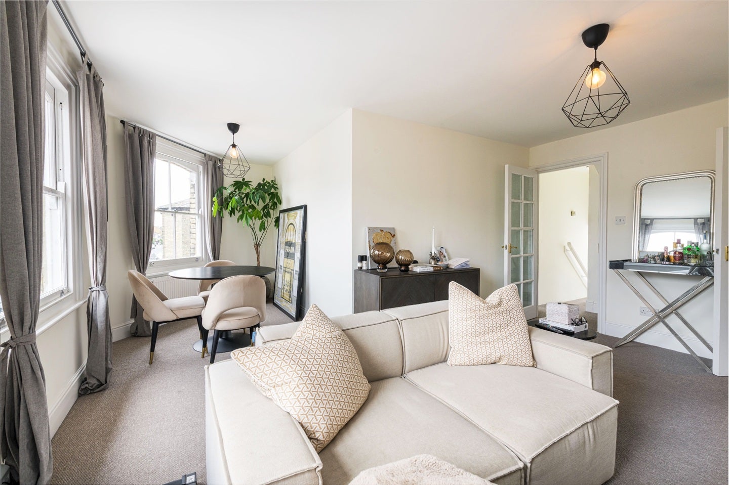 Flat Northcote Road in Greater London