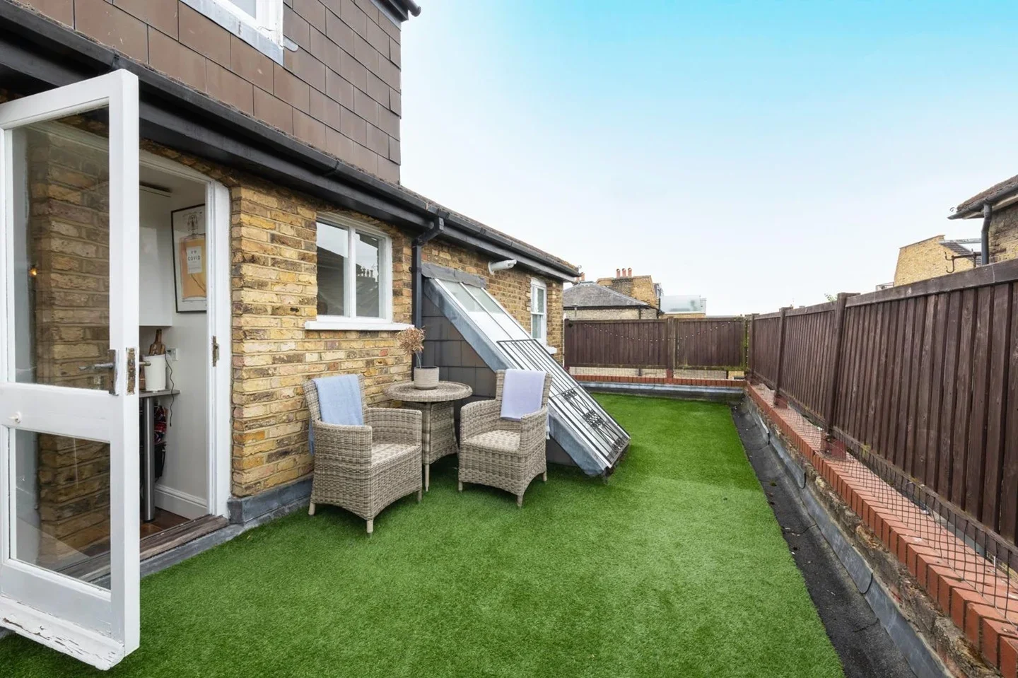 Flat Northcote Road in Greater London
