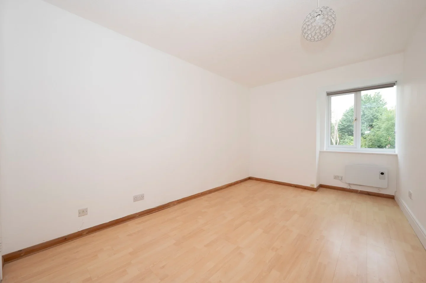 Flat Brangwyn Crescent in Greater London
