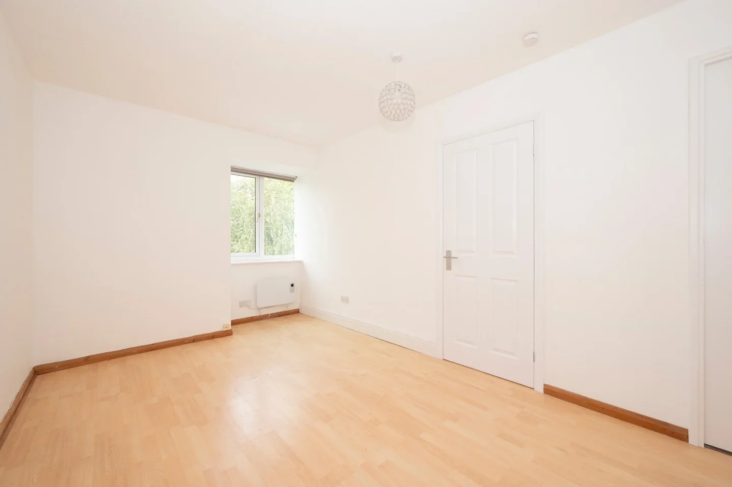Flat Brangwyn Crescent in Greater London