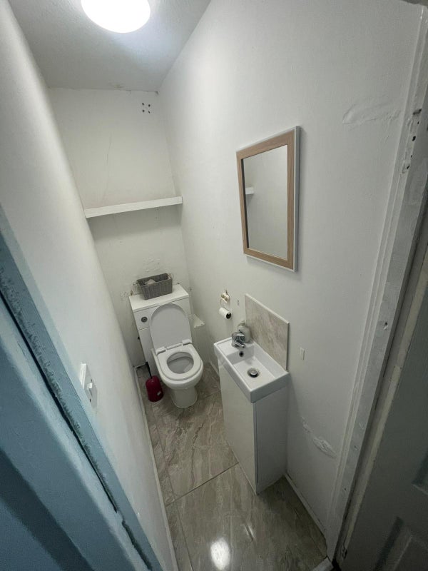 Room Peerless Street in Greater London