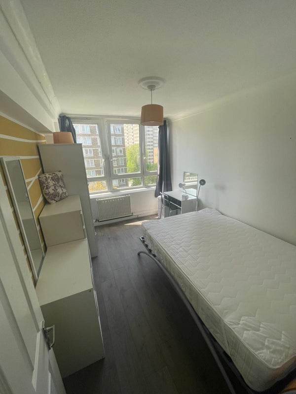 Room Peerless Street in Greater London