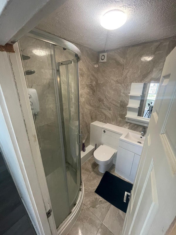 Room Peerless Street in Greater London