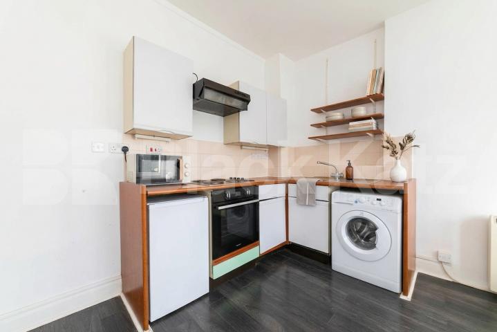 Flat Iverson Road in Greater London
