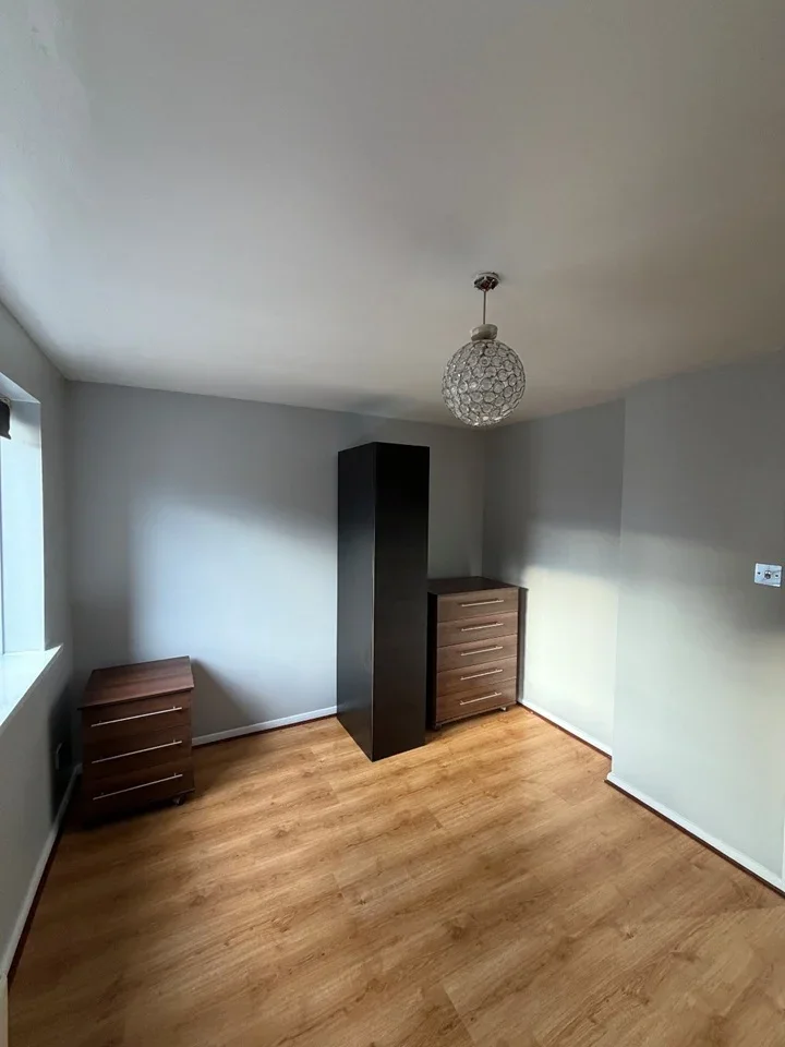 Flat Milestone Close in Greater London