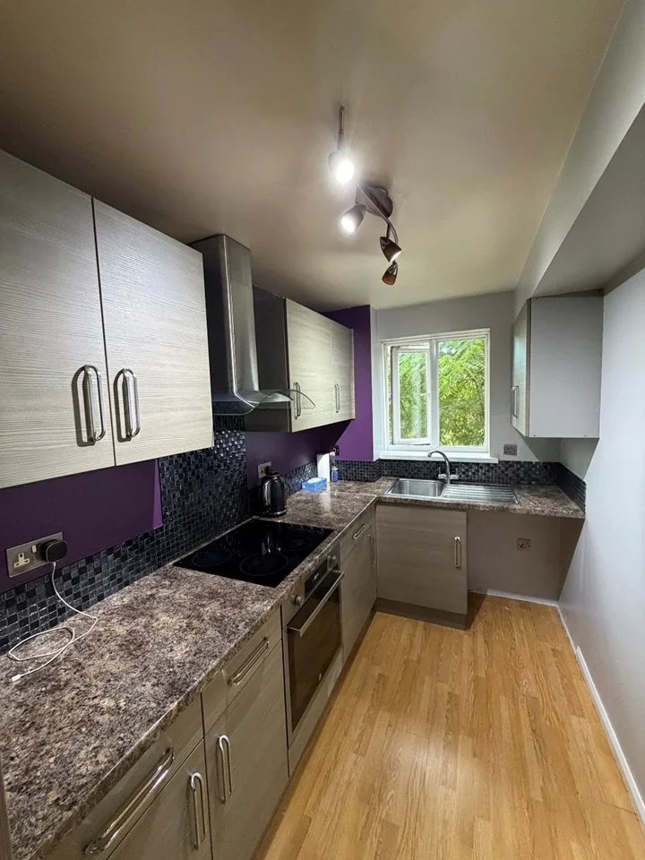 Flat Milestone Close in Greater London