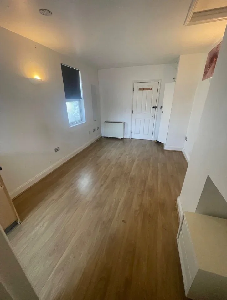 Flat London Road in Strood