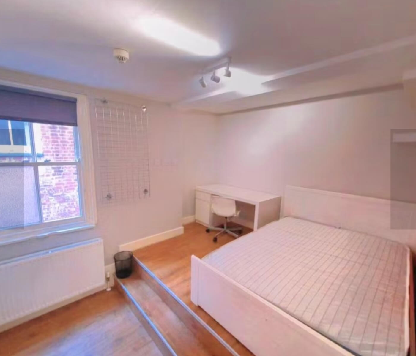 Room Regent Road in Leicester