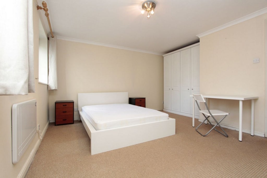 Room Globe Road in Greater London