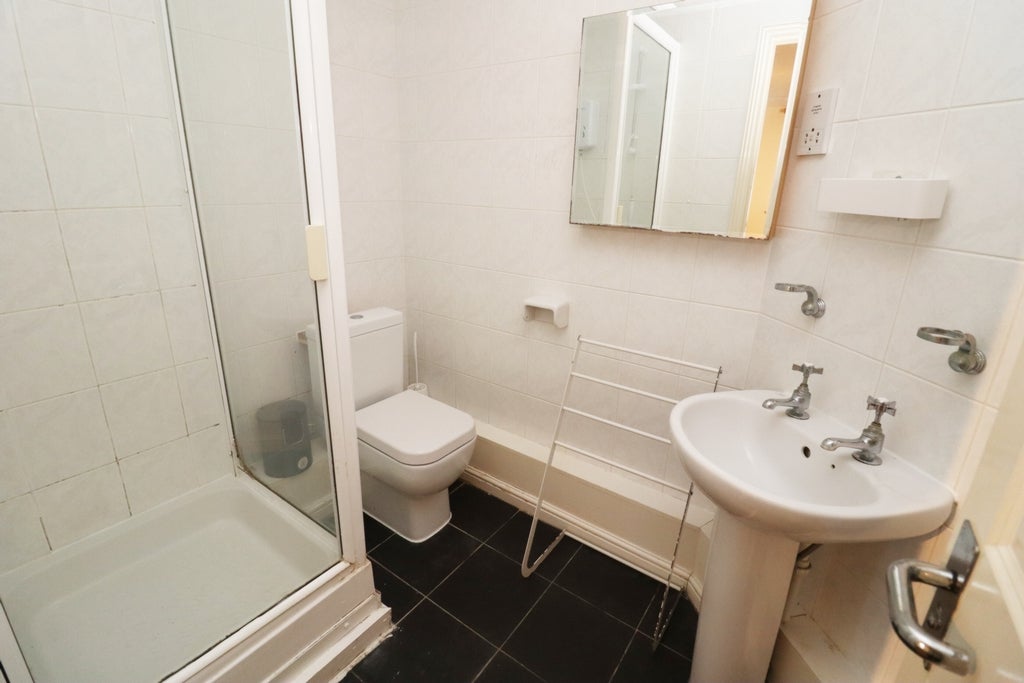 Room Globe Road in Greater London