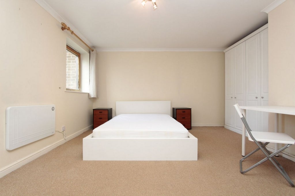 Room Globe Road in Greater London