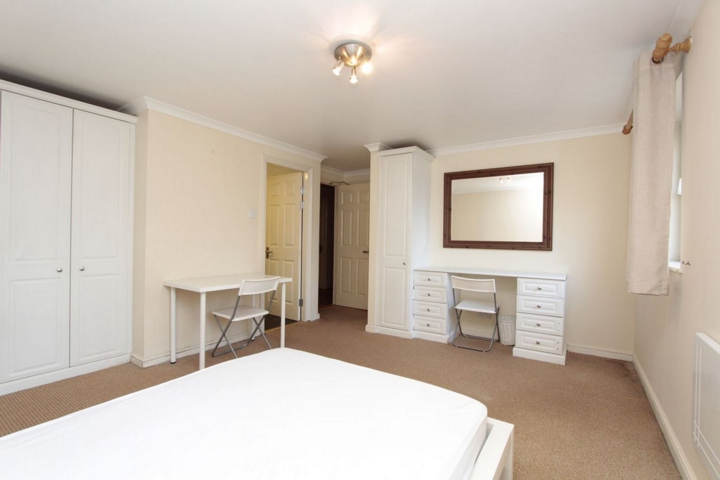 Room Globe Road in Greater London