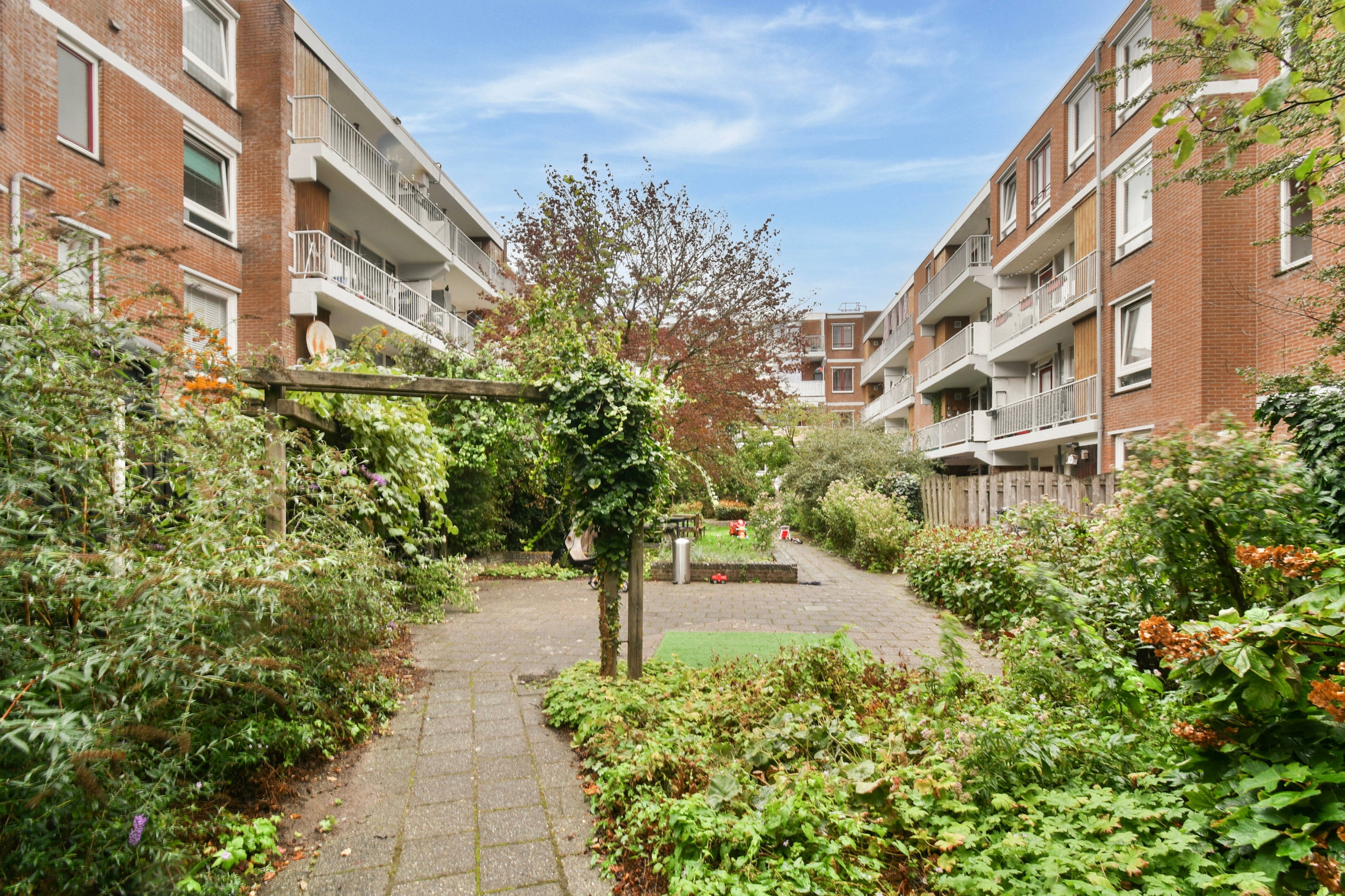 Studio te koop: Minahassastraat 24B, Amsterdam