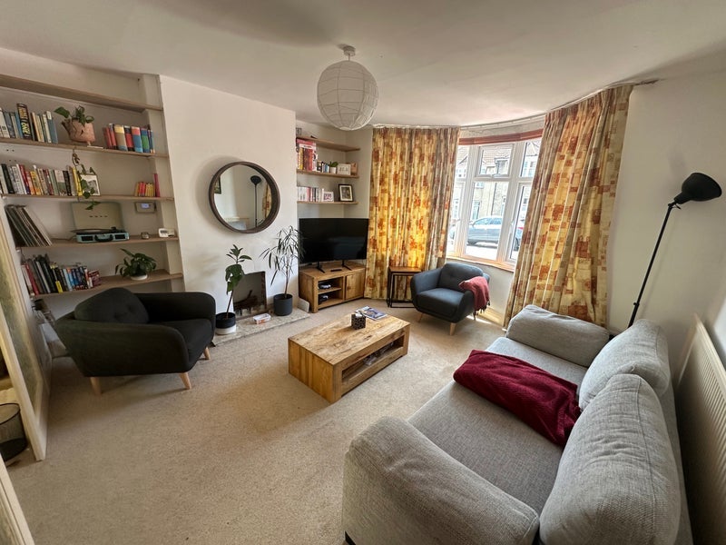 Room Stoneleigh Road in Bristol