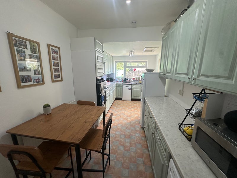 Room Stoneleigh Road in Bristol