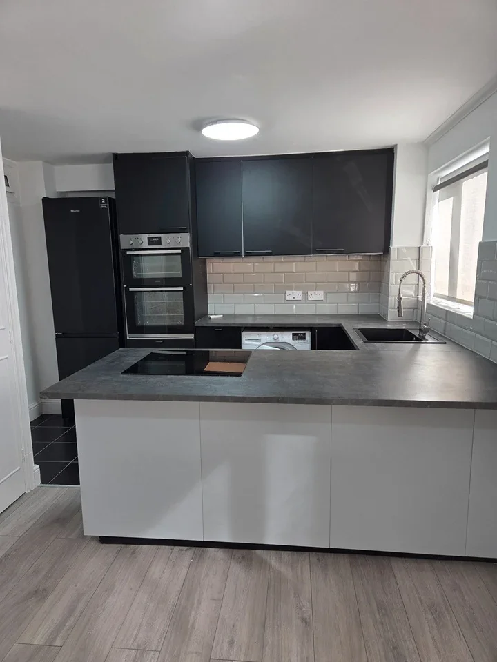 Flat Overton Drive in Greater London